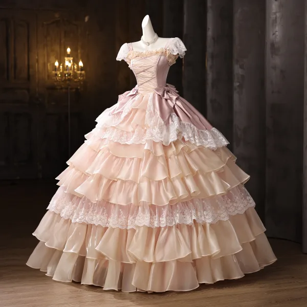 Vintage / Retro Medieval Champagne Cascading Ruffles Bow Lace Flower Prom Dresses 2025 Ball Gown Square Neckline Short Sleeve Backless Floor-Length / Long Formal Dresses