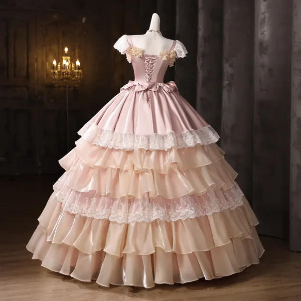 Vintage / Retro Medieval Champagne Cascading Ruffles Bow Lace Flower Prom Dresses 2025 Ball Gown Square Neckline Short Sleeve Backless Floor-Length / Long Formal Dresses