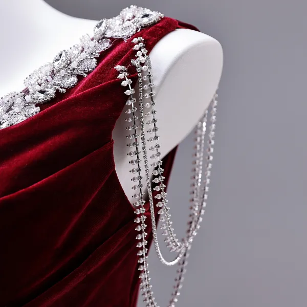 Charmant Bordeaux Perlage Faux Diamant Paillettes Fendue devant Velours Robe De Soirée 2026 Trompette / Sirène V-Cou Sans Manches Dos Nu Train De Balayage Robe De Ceremonie