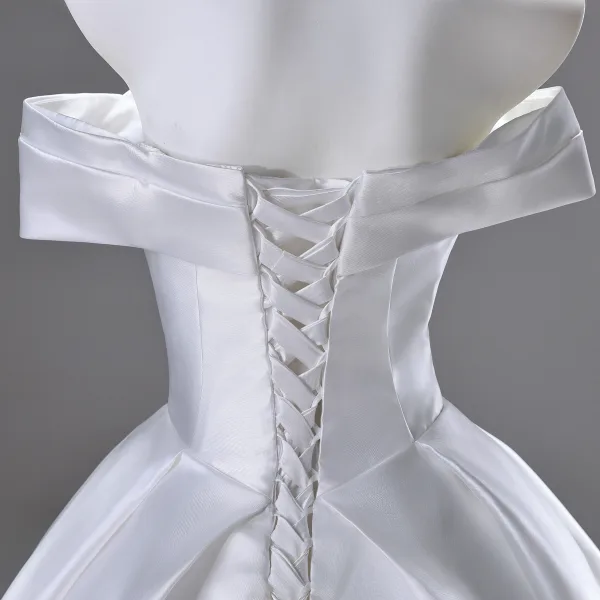 Elegante Weiß Satin Brautkleider / Hochzeitskleider 2025 Ballkleid Off Shoulder Ärmellos Rückenfreies Lange Hochzeit