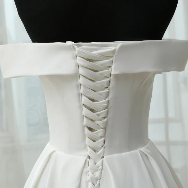 Simple Blanche Mariage 2017 Princesse Bustier Bretelles croisées Rayé Dos Nu Lanières Tribunal Train Robe De Mariée