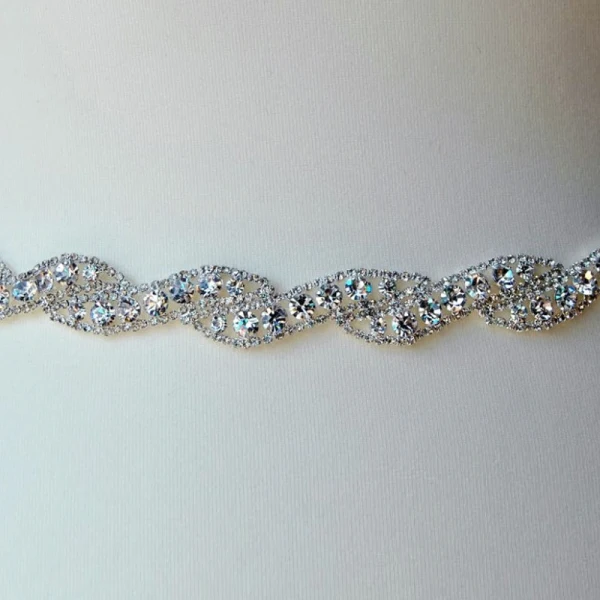 Fine Hvit Bånd 2020 Metall Satin Beading Rhinestone Bryllups Bryllup Ball Tilbehør