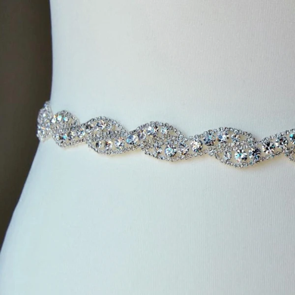 Fine Hvit Bånd 2020 Metall Satin Beading Rhinestone Bryllups Bryllup Ball Tilbehør