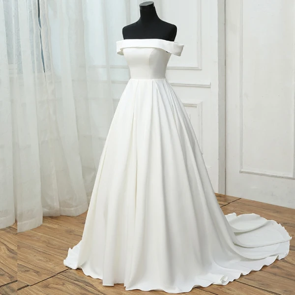 Simple Blanche Mariage 2017 Princesse Bustier Bretelles croisées Rayé Dos Nu Lanières Tribunal Train Robe De Mariée
