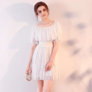 Chic Beautiful 2017 White Graduation Dresses Strapless Lace Backless Pierced Homecoming Formal Dresses