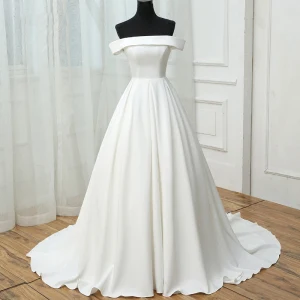 Simple Blanche Mariage 2017 Princesse Bustier Bretelles Croisées Rayé Dos Nu Lanières Tribunal Train Robe De Mariée