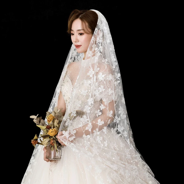 Fée Des Fleurs Blanche Voile De Mariée 2020 Tulle Dentelle Fleur Appliques Chapel Train Mariage Accessorize