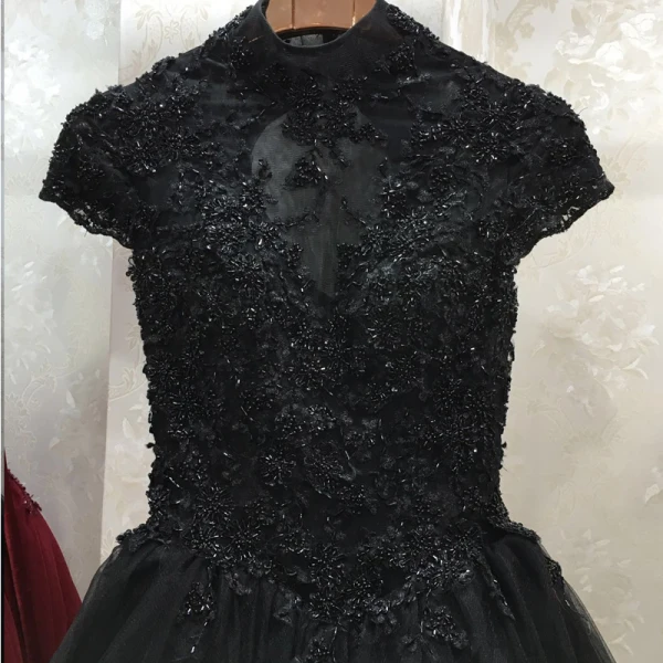 Vintage Ballkleider 2018 Ballkleid Stehkragen Ärmel Perlenstickerei Lange Rüschen Rückenfreies Festliche Kleider
