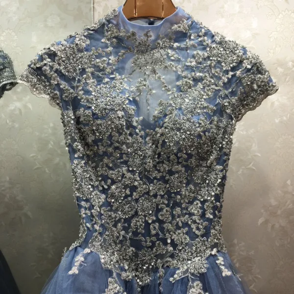 Vintage Ballkleider 2018 Ballkleid Stehkragen Ärmel Perlenstickerei Lange Rüschen Rückenfreies Festliche Kleider