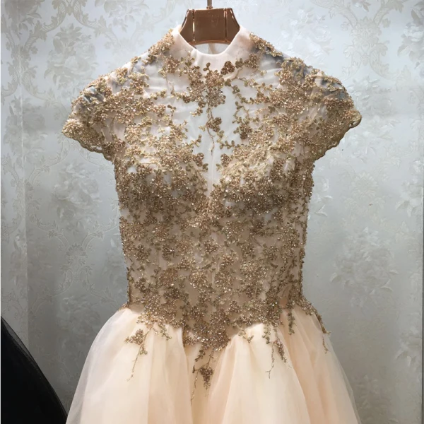 Vintage Ballkleider 2018 Ballkleid Stehkragen Ärmel Perlenstickerei Lange Rüschen Rückenfreies Festliche Kleider