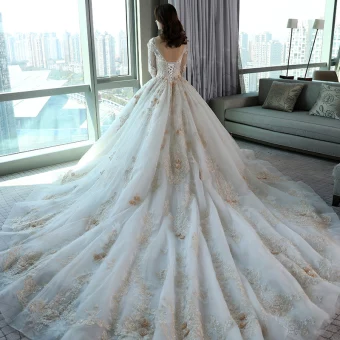 Luxe Église Robe De Mariée 2017 Blanche Robe Boule Royal Train Encolure Dégagée Manches Longues Dos Nu Perle Appliques Fleur