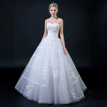 Abordable Blanche Robe De Mariée 2018 Robe Boule Amoureux Sans Manches Dos Nu Appliques En Dentelle Volants Longue