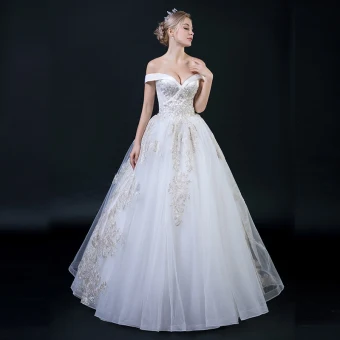 Abordable Blanche Robe De Mariée 2018 Robe Boule De L Épaule Manches Courtes Dos Nu Doré Appliques En Dentelle Perlage Volants Longue