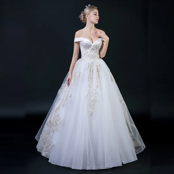 Affordable White Wedding Dresses 2018 Ball Gown Off-The-Shoulder Short Sleeve Backless Gold Appliques Lace Beading Ruffle Floor-Length / Long