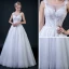 Erschwinglich Ivory / Creme Durchsichtige Brautkleider 2018 A Linie Rundhalsausschnitt Ärmellos Rückenfreies Applikationen Mit Spitze Perlenstickerei Rüschen Lange