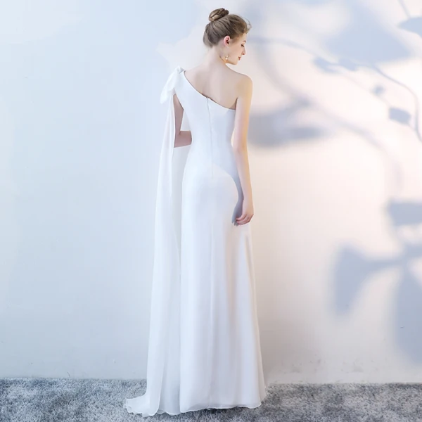 Abordable Blanche Chiffon Robe De Soirée 2018 Trompette / Sirène Une épaule Noeud Sans Manches Watteau Train Dos Nu Robe De Ceremonie