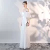 Affordable White Chiffon Evening Dresses  2018 A-Line / Princess Off-The-Shoulder Short Sleeve Floor-Length / Long Ruffle Backless Formal Dresses
