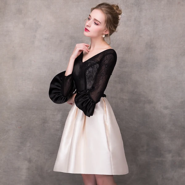 Modern / Fashion Black Champagne Homecoming Graduation Dresses 2018 A-Line / Princess V-Neck Long Sleeve Appliques Lace Sash Short Ruffle Backless Formal Dresses
