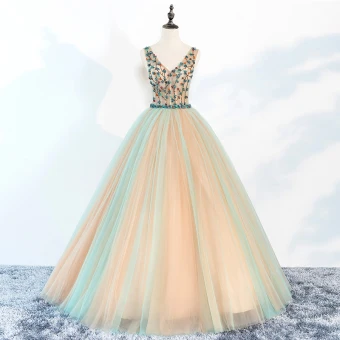Chic Belle Champagne Robe De Bal 2018 Robe Boule V Cou Sans Manches Appliques Fleur Perlage Faux Diamant Ceinture Longue Volants Dos Nu Robe De Ceremonie