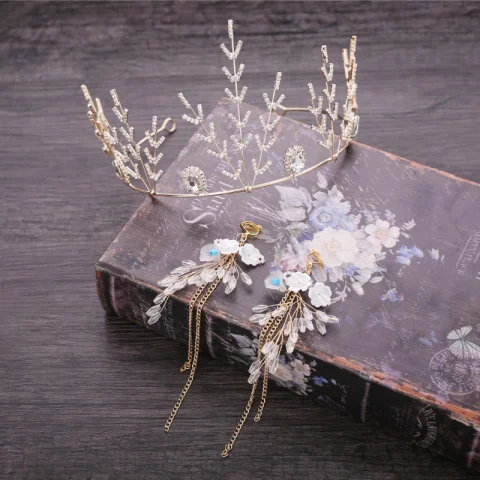 Schöne Gold Metall Brautaccessoires 2018 Kristall Blumen Ohrringe Strass Diadem Brautschmuck