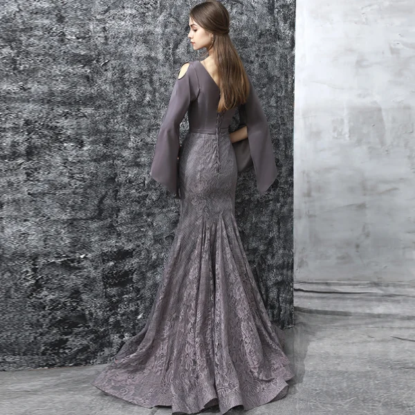 Élégant Gris Robe De Soirée 2017 Trompette / Sirène Train De Balayage Volants en Cascade V-Cou Manches Longues Dos Nu Bretelles croisées Dentelle Brodé Satin Ceinture Robe De Ceremonie