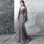 Élégant Gris Robe De Soirée 2017 Trompette / Sirène Train De Balayage Volants en Cascade V-Cou Manches Longues Dos Nu Bretelles croisées Dentelle Brodé Satin Ceinture Robe De Ceremonie