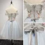 Chic / Belle Bleu Ciel Robe De Fete 2017 Courte Robe Boule Volants en Cascade De l'épaule Manches Courtes Dos Nu Appliques Fleur Perlage Cristal Robe De Ceremonie