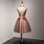 Schöne Partykleider 2017 Fallende Rüsche Kurze Ballkleid Stehkragen Ärmellos Rückenfreies Spitze Applikationen Perlenstickerei Kristall Durchbohrt Festliche Kleider