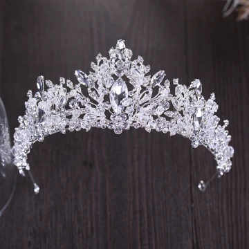 Błyszczące Srebrny Tiara 2018 Metal Rhinestone Frezowanie Kryształ Akcesoria