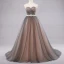 Mote Perle Rosa Grå Ballkjoler 2018 Ballkjole Kjæreste Uten Ermer Beading Perle Rhinestone Sash Chapel Train Buste Ryggløse