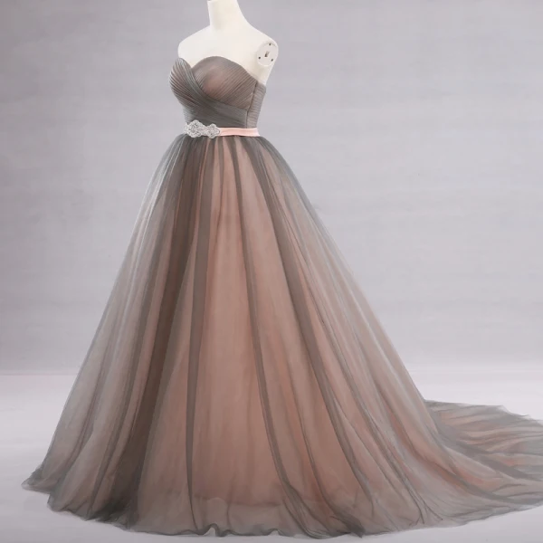 Mote Perle Rosa Grå Ballkjoler 2018 Ballkjole Kjæreste Uten Ermer Beading Perle Rhinestone Sash Chapel Train Buste Ryggløse