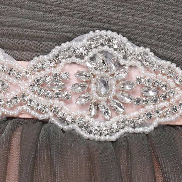 Mote Perle Rosa Grå Ballkjoler 2018 Ballkjole Kjæreste Uten Ermer Beading Perle Rhinestone Sash Chapel Train Buste Ryggløse