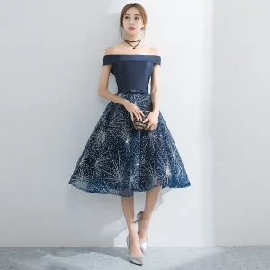 Elegant Mørk Marineblå Homecoming Graduation Kjoler 2017 Gripende Ruffles Prinsesse Knelengde Av Skulderen Korte Ermer Ryggløse Sløyfe Sash Rhinestone Formelle Kjoler