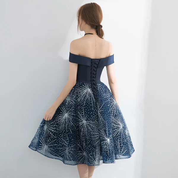 Elegante Marineblau Heimkehr Abiballkleider 2017 Fallende Rüsche A Linie Knielang Off Shoulder Kurze Ärmel Rückenfreies Schleife Stoffgürtel Strass Festliche Kleider