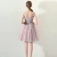 Moderne / Mode Perle Rose Été Robe De Cocktail 2018 Robe Boule V-Cou Sans Manches Appliques Fleur Perlage Perle Courte Volants Dos Nu Robe De Ceremonie