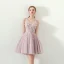Moderne / Mode Perle Rose Été Robe De Cocktail 2018 Robe Boule V-Cou Sans Manches Appliques Fleur Perlage Perle Courte Volants Dos Nu Robe De Ceremonie