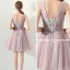 Moderne / Mode Perle Rose Été Robe De Cocktail 2018 Robe Boule V-Cou Sans Manches Appliques Fleur Perlage Perle Courte Volants Dos Nu Robe De Ceremonie