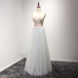 Chic Belle Bleu Ciel Robe De Soirée 2017 Princesse Longue Volants En Cascade V Cou Sans Manches Dos Nu Appliques Fleur Perlage Cristal Noeud Ceinture Robe De Ceremonie