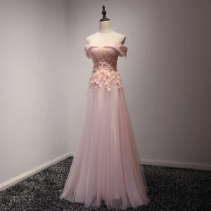 Fine Perle Rosa Selskapskjoler 2017 Prinsesse Lange Gripende Ruffles Av Skulderen Korte Ermer Ryggløse Appliques Blomst Beading Formelle Kjoler