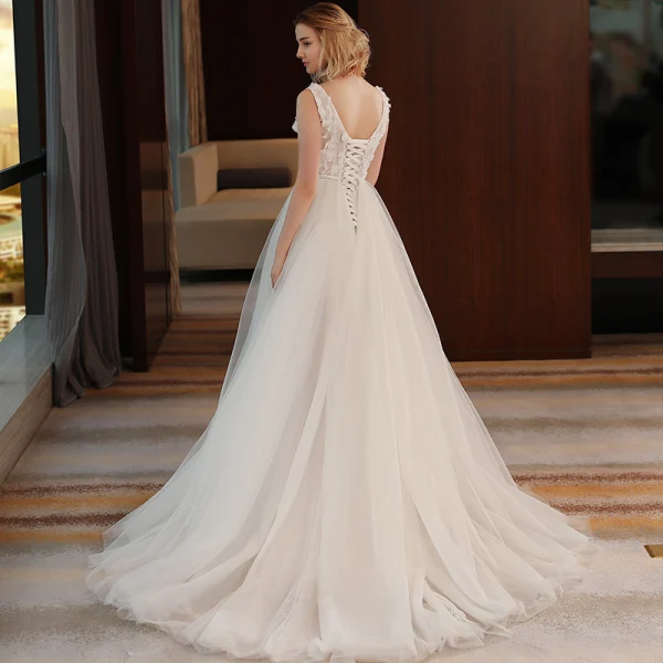 Schlicht Ivory / Creme Strand Brautkleider 2018 A Linie V-Ausschnitt Ärmellos Rückenfreies Applikationen Blumen Perle Pailletten Rüschen Sweep / Pinsel Zug