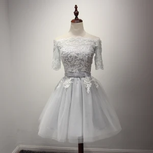Mote Grå Festkjoler 2017 Gripende Ruffles Korte Prinsesse Av Skulderen 1 2 Ermer Ryggløse Blonder Appliques Beading Paljetter Sløyfe Sash Formelle Kjoler