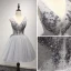Chic / Belle Gris Robe De Fete 2017 Volants en Cascade Courte Robe Boule épaules V-Cou Sans Manches Dos Nu Perlage Paillettes Faux Diamant Appliques Fleur Robe De Ceremonie