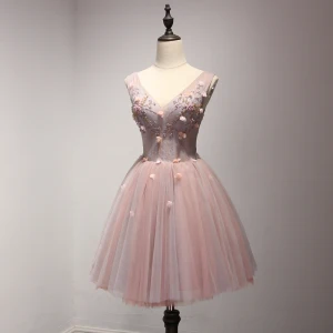 Fine Perle Rosa Festkjoler 2017 Gripende Ruffles Korte Ballkjole Skuldre V Hals Uten Ermer Ryggløse Perle Appliques Blomst Beading Formelle Kjoler