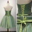 Enkel Kløvergrønn Cocktailkjoler 2017 Gripende Ruffles Korte Ballkjole Kjæreste Uten Ermer Ryggløse Rhinestone Sash Formelle Kjoler