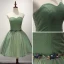 Enkel Kløvergrønn Cocktailkjoler 2017 Gripende Ruffles Korte Ballkjole Kjæreste Uten Ermer Ryggløse Rhinestone Sash Formelle Kjoler