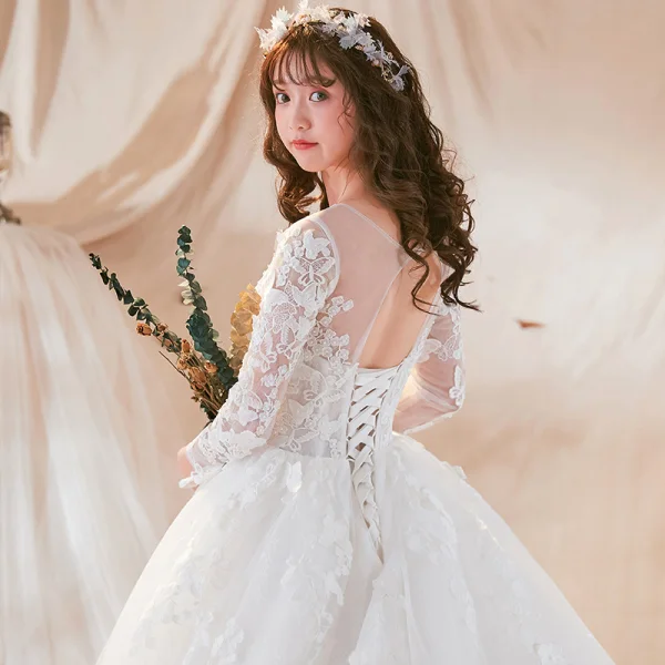 Chic / Belle Blanche Transparentes Robe De Mariée 2018 Robe Boule Encolure Dégagée Manches Longues Dos Nu Appliques En Dentelle Perle Volants Royal Train