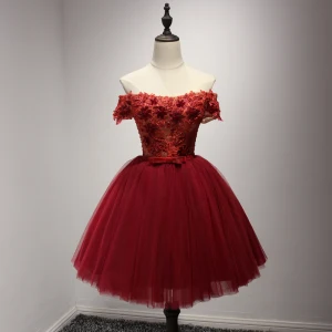 Mote Rød Festkjoler 2017 Gripende Ruffles Korte Ballkjole Av Skulderen Korte Ermer Ryggløse Blonder Appliques Beading Sløyfe Sash Formelle Kjoler