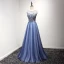 Flotte Kongeblå Selskabskjoler 2017 Prinsesse Lange Cascading Flæser Scoop Neck Ærmeløs Halterneck Rhinestone Beading Krystal Pailletter Applikationsbroderi Pierced Kjoler