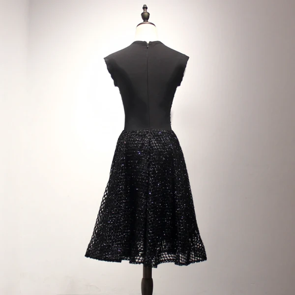 Bling Bling Black Homecoming Graduation Dresses 2018 A-Line / Princess Scoop Neck Sleeveless Appliques Pierced Lace Pearl Beading Knee-Length Ruffle Formal Dresses