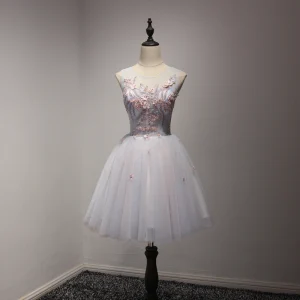 Mote Himmelen Blå Homecoming Graduation Kjoler 2017 Gripende Ruffles Korte Ballkjole Scoop Halsen Uten Ermer Ryggløse Rhinestone Perle Blonder Appliques Blomst Boret Formelle Kjoler